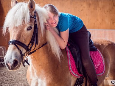 Frau Auf Pferd