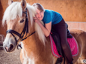 Frau Auf Pferd