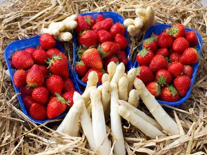 Spargel Erdbeeren